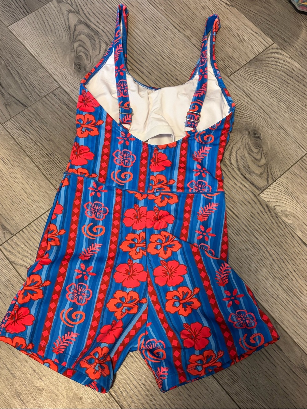 Unique Hawaiian blue and red hibiscus bodysuit - Picture 8 of 8